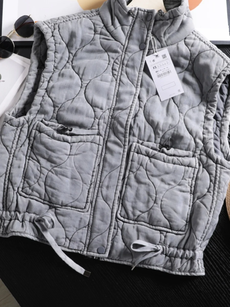 Свободный женский хлопковый жилет в стиле ретро D2023, новинка осени-зимы, с воротником-стойкой, верхняя одежда, модный женский жилет
Свободный женский хлопковый жилет в стиле ретро D2023, новинка осени-зимы, с воротником-стойкой, верхняя одежда, модный женский жилет