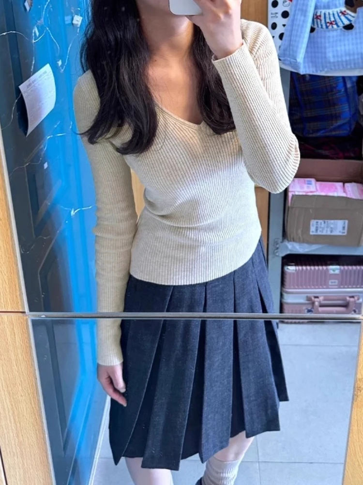 Fashionable V-Neck Knitted Sweater Women's Autumn Winter New Style Base Shirt Slim Fit Korean System High-End Feeling Commute...
Fashionable V-Neck Knitted Sweater Women's Autumn Winter New Style Base Shirt Slim Fit Korean System High-End Feeling Commute...