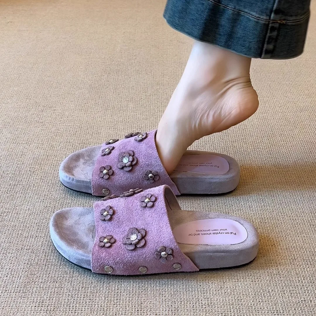 2026 Summer New Retro Frosted Round Toe Rivet Flower Slippers Niche Design Thick Sole Open Toe One Band Comfortable Casual Women
2026 Summer New Retro Frosted Round Toe Rivet Flower Slippers Niche Design Thick Sole Open Toe One Band Comfortable Casual Women