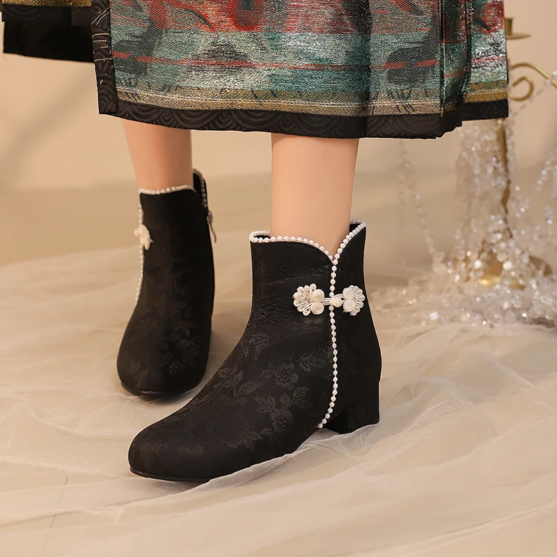 2025 Pink Pearls Ankle Boots for Princess Vintage Chinese Knot Boots Snow White Block Heels Girls Border Shoes 10 12 13 14 16 18
2025 Pink Pearls Ankle Boots for Princess Vintage Chinese Knot Boots Snow White Block Heels Girls Border Shoes 10 12 13 14 16 18