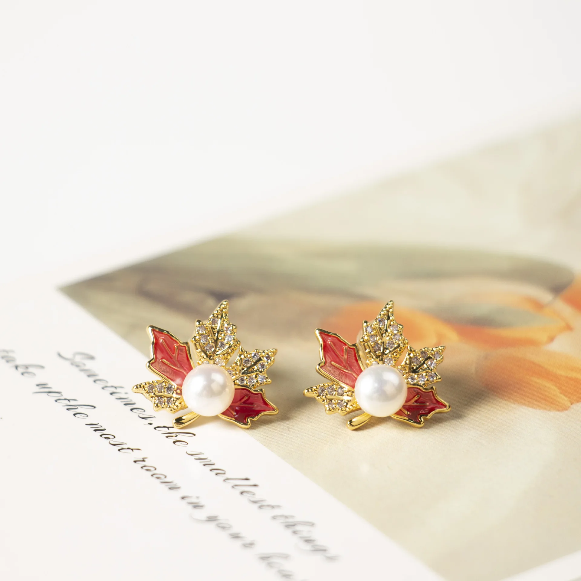 Высококачественные серьги из 100% натурального пресноводного жемчуга с универсальным дизайном в виде кленового листа, позолоченные 14-каратным золотом, подарок на день рождения для женщин
Высококачественные серьги из 100% натурального пресноводного жемчуга с универсальным дизайном в виде кленового листа, позолоченные 14-каратным золотом, подарок на день рождения для женщин