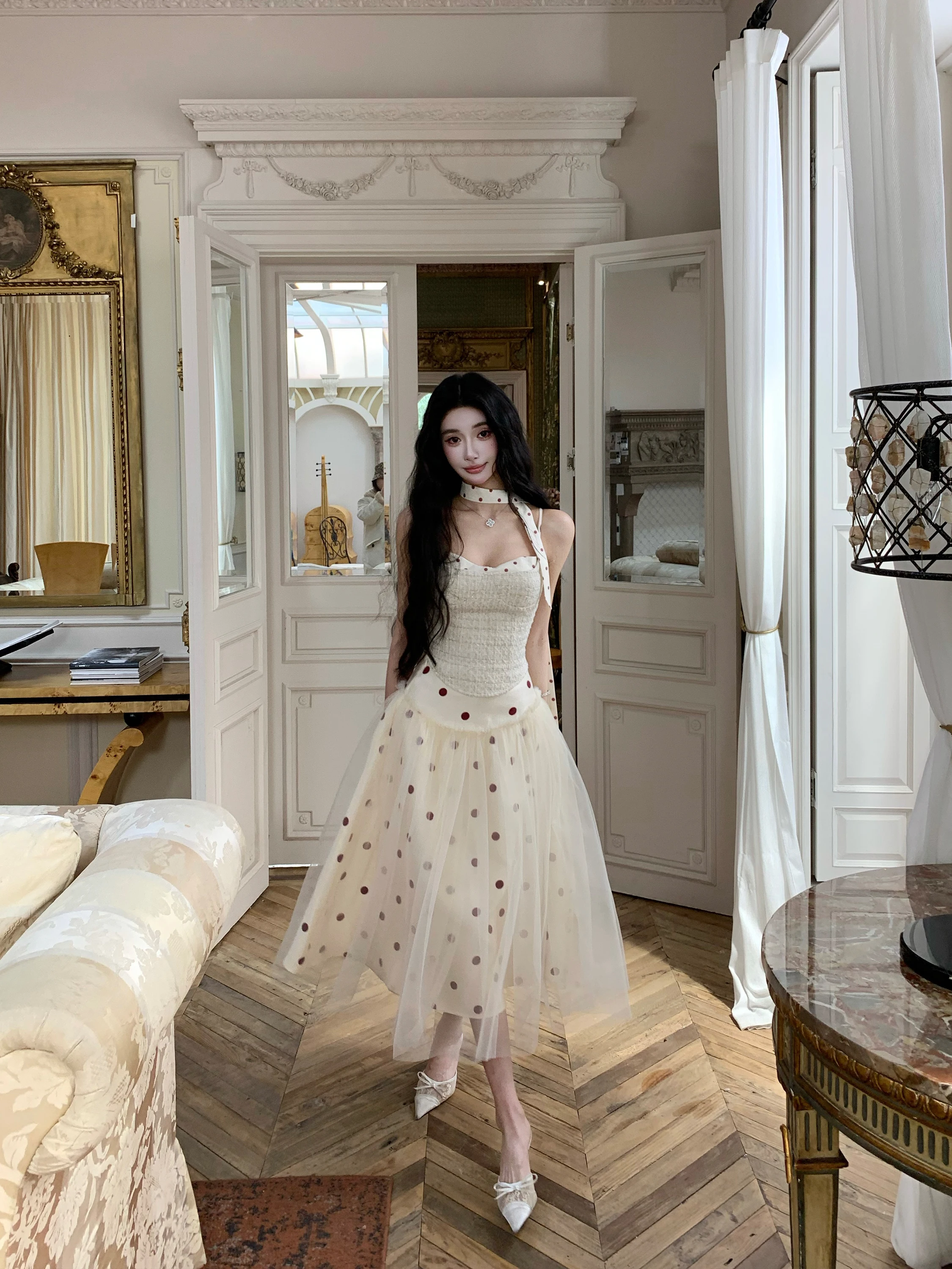 Женский комплект из двух предметов: юбка в горошек и топ с коротким рукавом в стиле французского шика, весенний, с ремешками, длинная юбка, в стиле принцесс.
Женский комплект из двух предметов: юбка в горошек и топ с коротким рукавом в стиле французского шика, весенний, с ремешками, длинная юбка, в стиле принцесс.