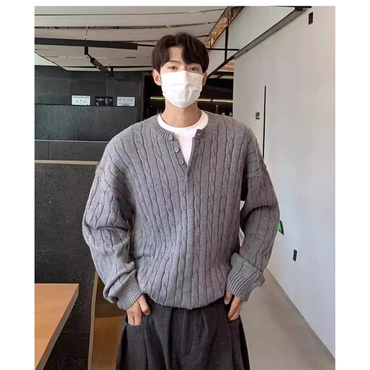 Модный мужской вязаный свитер, свободный ленивый свитер с воротником Генри, осень-зима, модный корейский свитер с надписью
Модный мужской вязаный свитер, свободный ленивый свитер с воротником Генри, осень-зима, модный корейский свитер с надписью