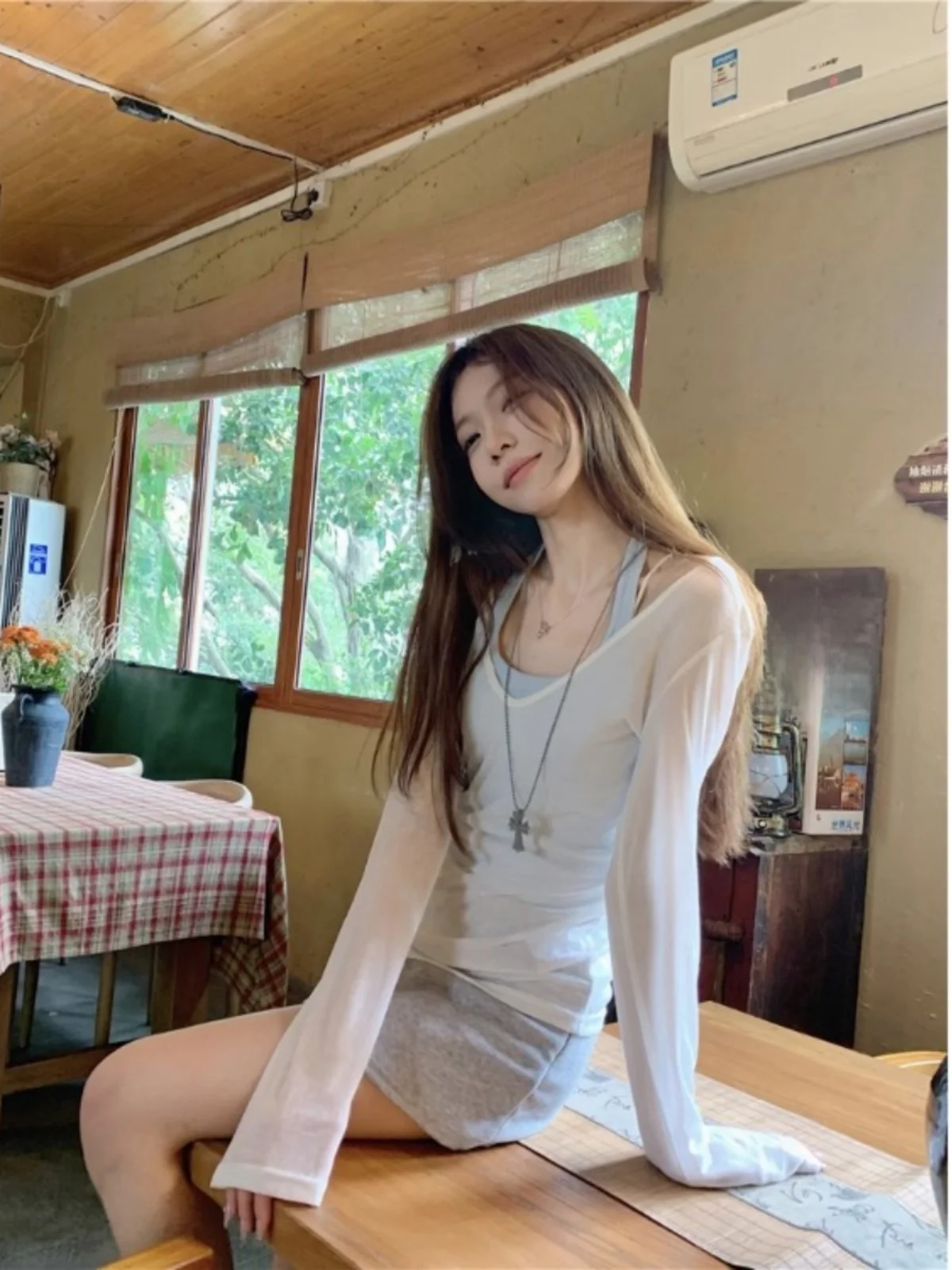 Casual Simple Women's Summer Fashion Set Long Sleeve Sun Protection T-Shirt Hanging Neck Vest Lazy Two-Piece Set V-Neck Commu...
Casual Simple Women's Summer Fashion Set Long Sleeve Sun Protection T-Shirt Hanging Neck Vest Lazy Two-Piece Set V-Neck Commu...