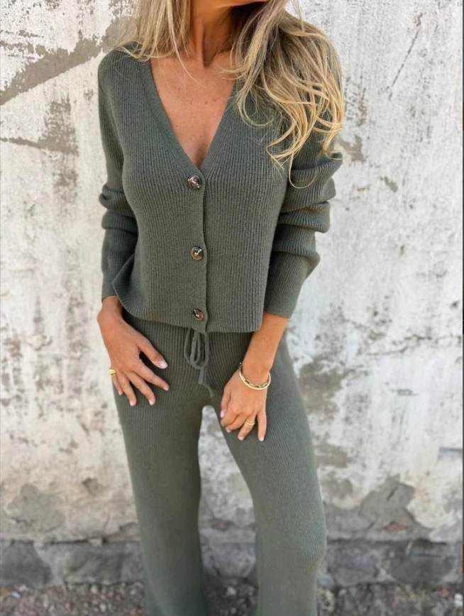Sweater set long sleeved breasted V-neck knitted cardigan with drawstring pants set
Sweater set long sleeved breasted V-neck knitted cardigan with drawstring pants set