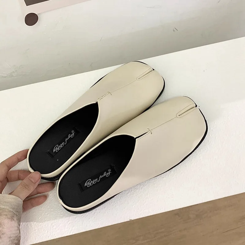 New Women's Shoes Japanese Style Soft Leather Muller Slippers for Woman Fashion Baotou Casual Shoes Designer Shoes Zapatos Mujer
New Women's Shoes Japanese Style Soft Leather Muller Slippers for Woman Fashion Baotou Casual Shoes Designer Shoes Zapatos Mujer