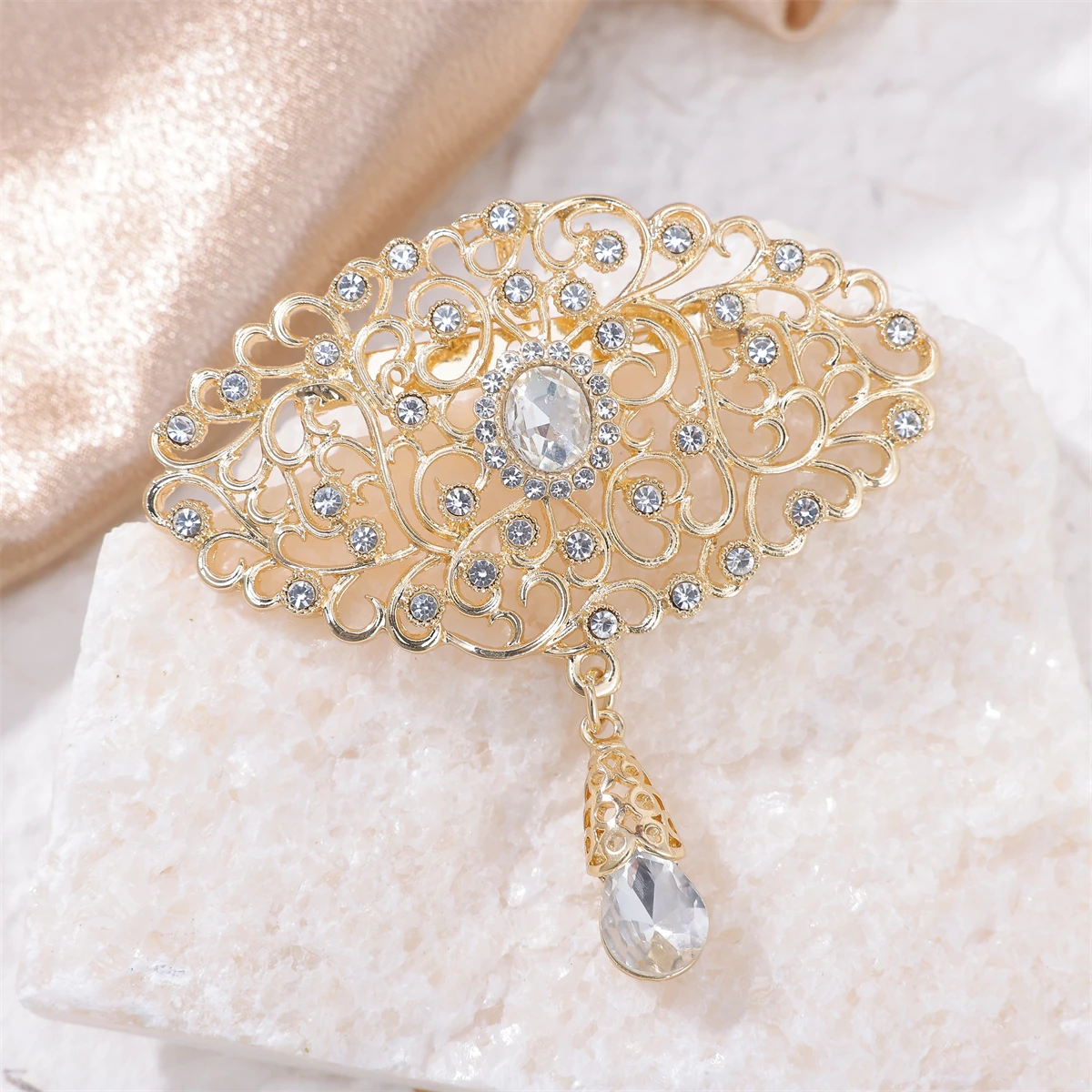 A Delicate Hollowed Out Alloy Brooch Droplet Pendant With Arab Bride Brooch And Scarf clasp
A Delicate Hollowed Out Alloy Brooch Droplet Pendant With Arab Bride Brooch And Scarf clasp