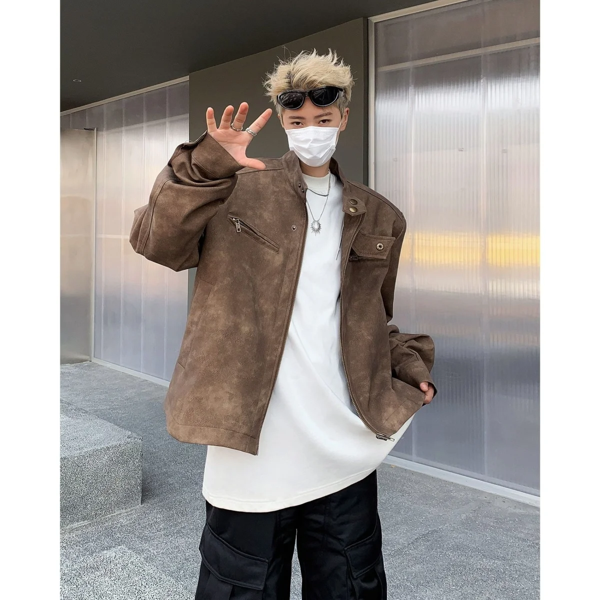 American Style Short Pad Shoulder Embroidered Stand Collar Leather Jacket Men Street Cool Vintage Motorcycle Jacket
American Style Short Pad Shoulder Embroidered Stand Collar Leather Jacket Men Street Cool Vintage Motorcycle Jacket