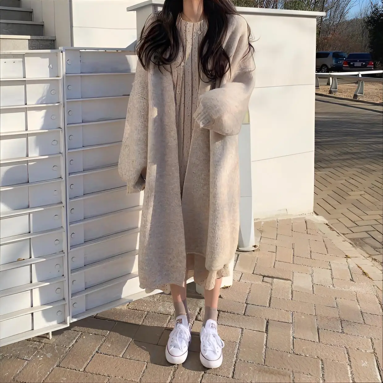 Элегантные женские кардиганы средней длины с аппликацией, на пуговицах спереди, рукава реглан, минималистичный дизайн, приталенный крой, хлопок, ажурные вырезы, сетчатые вставки, для прогулок
Элегантные женские кардиганы средней длины с аппликацией, на пуговицах спереди, рукава реглан, минималистичный дизайн, приталенный крой, хлопок, ажурные вырезы, сетчатые вставки, для прогулок