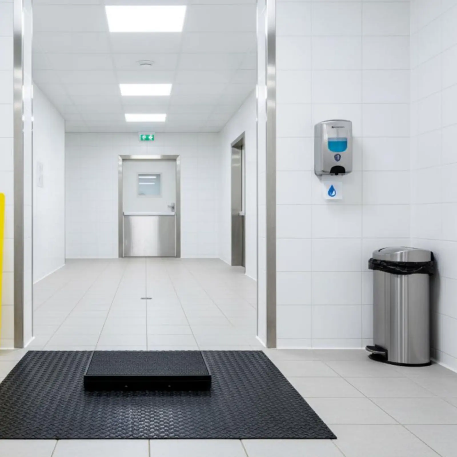 Shoe Sole Disinfection Tray Step-Resistant Foot Bath Disinfection Basin Shoe Sanitizing Mat Water Absorbent Sanitizing Foot Mat
Shoe Sole Disinfection Tray Step-Resistant Foot Bath Disinfection Basin Shoe Sanitizing Mat Water Absorbent Sanitizing Foot Mat