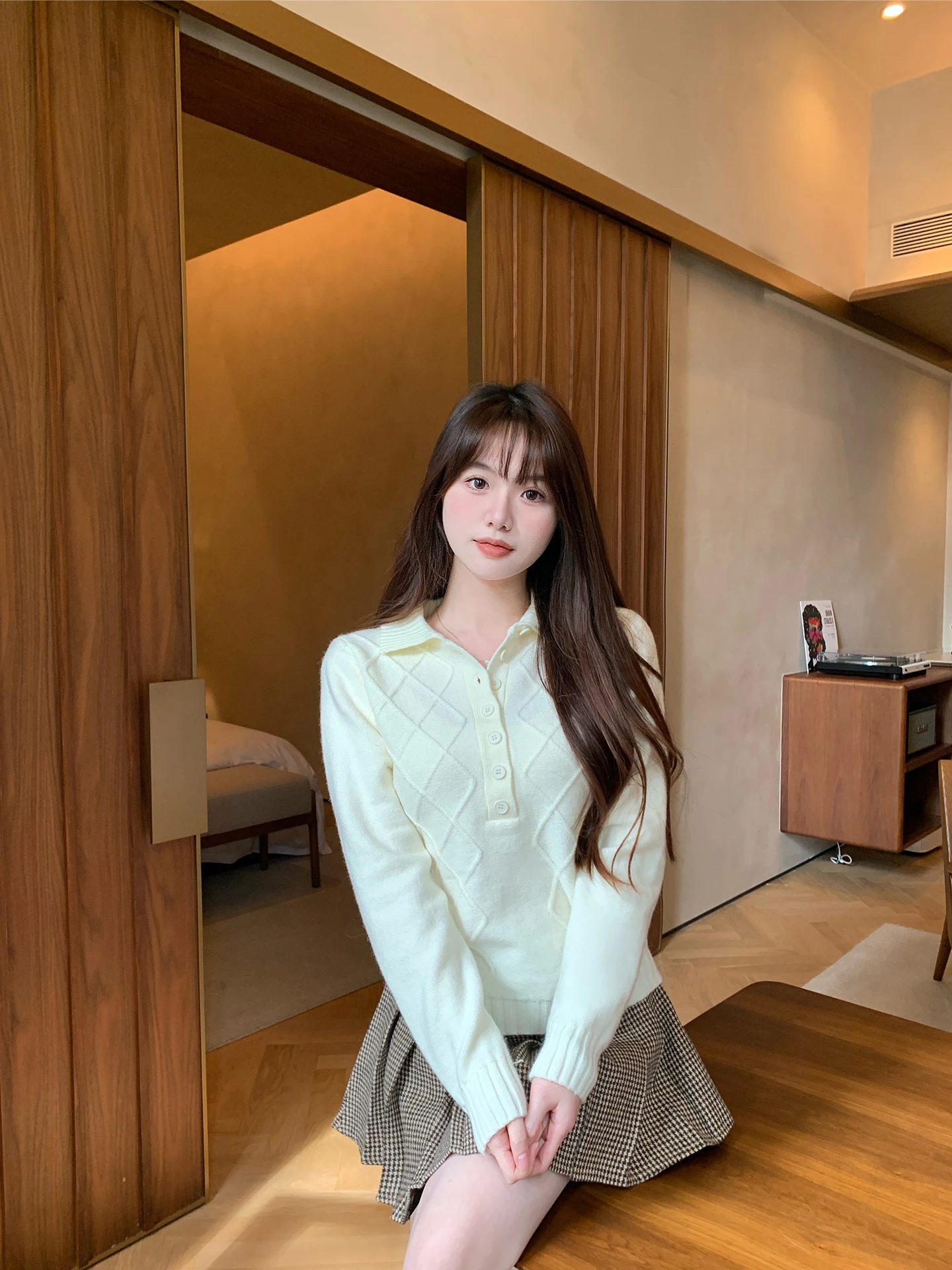 Женский вязаный свитер с длинным рукавом, ромбовидным узором, отложным воротником, на пуговицах, мягкий, для осени и зимы
Женский вязаный свитер с длинным рукавом, ромбовидным узором, отложным воротником, на пуговицах, мягкий, для осени и зимы