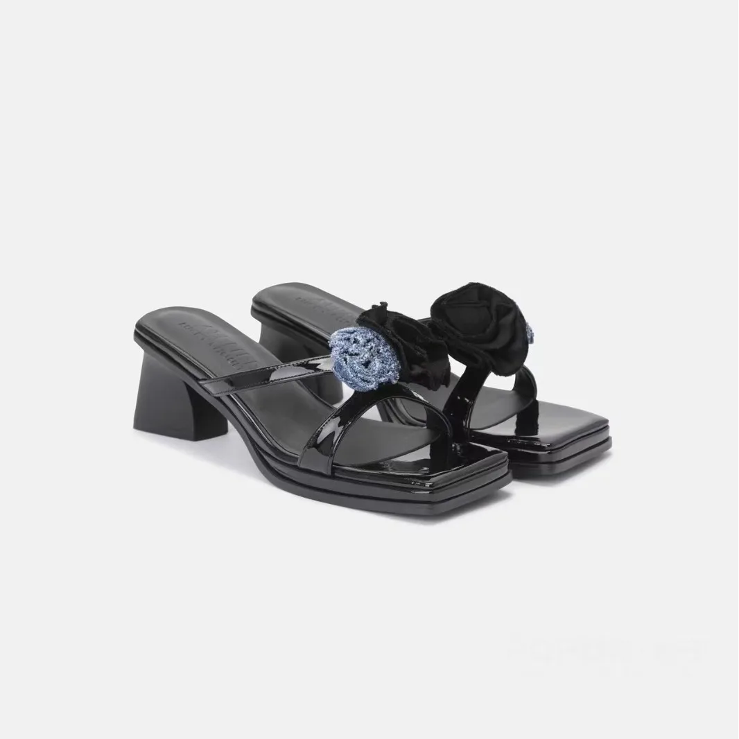 Foreign Trade Summer New Fairy Style Stunning Cool Slippers for Women Niche Flower Style Low Temperament, and A Straight Drag
Foreign Trade Summer New Fairy Style Stunning Cool Slippers for Women Niche Flower Style Low Temperament, and A Straight Drag