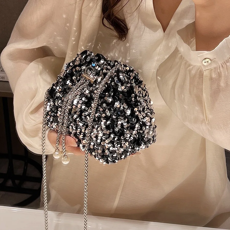 Women New Korean Version Fashionable And Personalized Trendy Bucket shoulder bags
Women New Korean Version Fashionable And Personalized Trendy Bucket shoulder bags