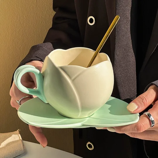 LUWU Ceramic Tulip Cream Coffee Cup with Saucer Flower Cup French Afternoon Tea Cup 300 ml
LUWU Ceramic Tulip Cream Coffee Cup with Saucer Flower Cup French Afternoon Tea Cup 300 ml