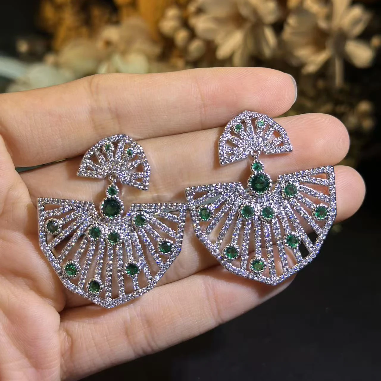 1 пара серебристо-зеленых серег-капель с кристаллами для роскошной гала-моды, женские ювелирные изделия, подарок на годовщину
1 пара серебристо-зеленых серег-капель с кристаллами для роскошной гала-моды, женские ювелирные изделия, подарок на годовщину