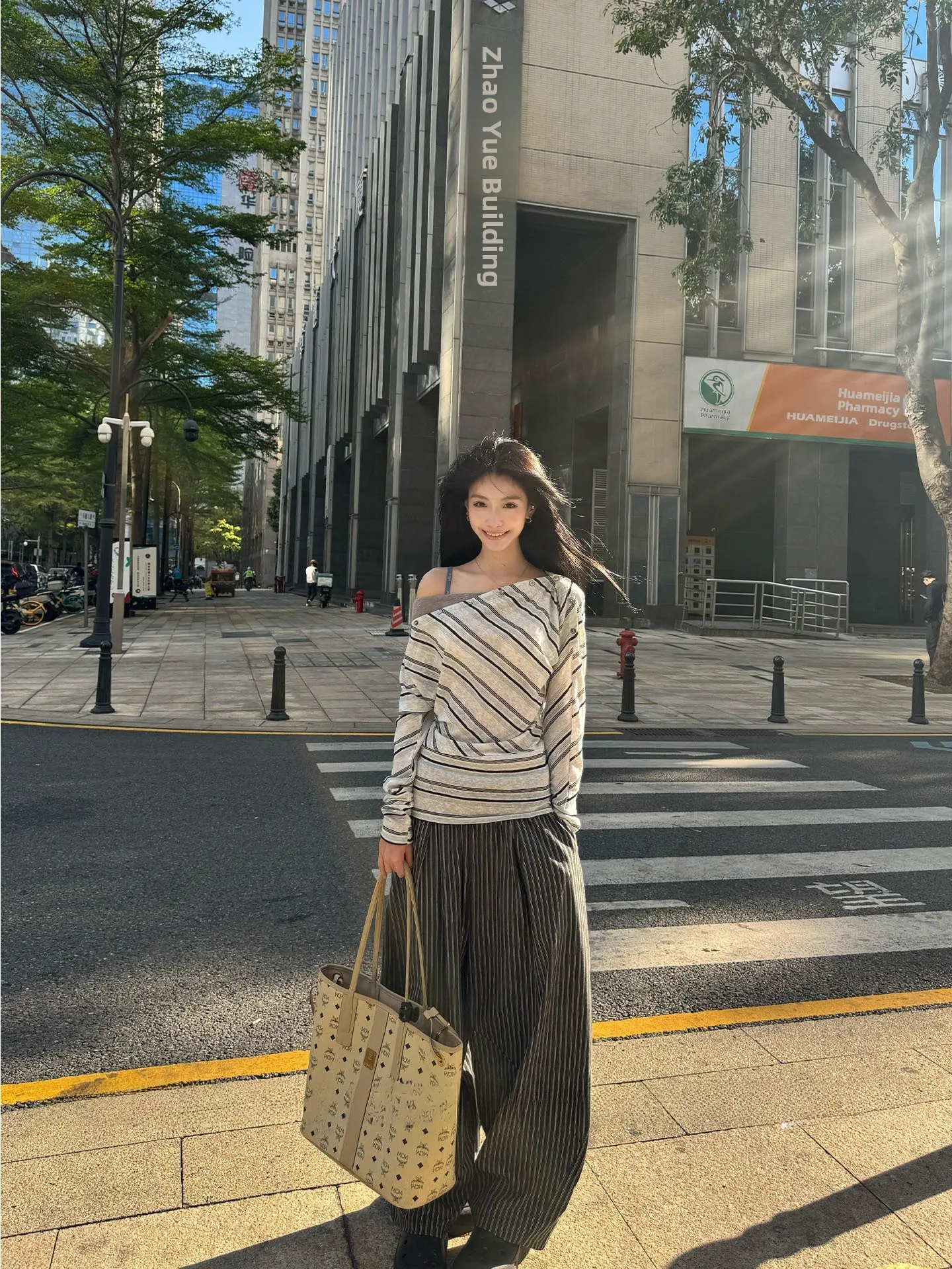 Korean Style Slim Fit Striped Long Sleeve T-Shirt Women's Spring High End Feelings Personality Design Shoulder Exposure Top
Korean Style Slim Fit Striped Long Sleeve T-Shirt Women's Spring High End Feelings Personality Design Shoulder Exposure Top