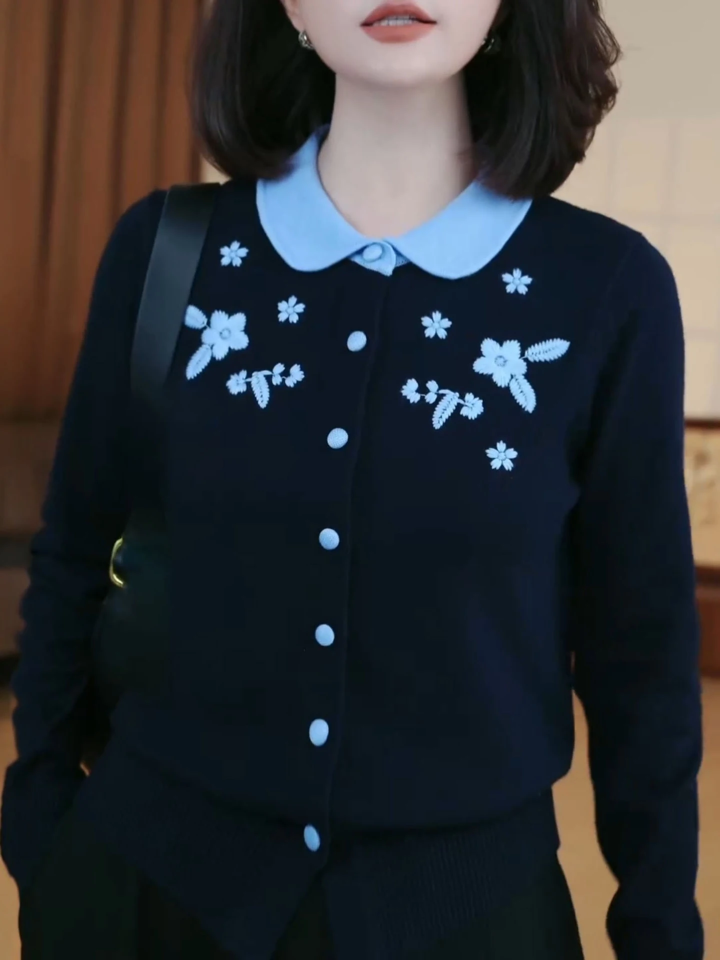 Элитный японский вязаный кардиган больших размеров с длинными рукавами и отложным воротником, модный осенний свитер для женщин
Элитный японский вязаный кардиган больших размеров с длинными рукавами и отложным воротником, модный осенний свитер для женщин