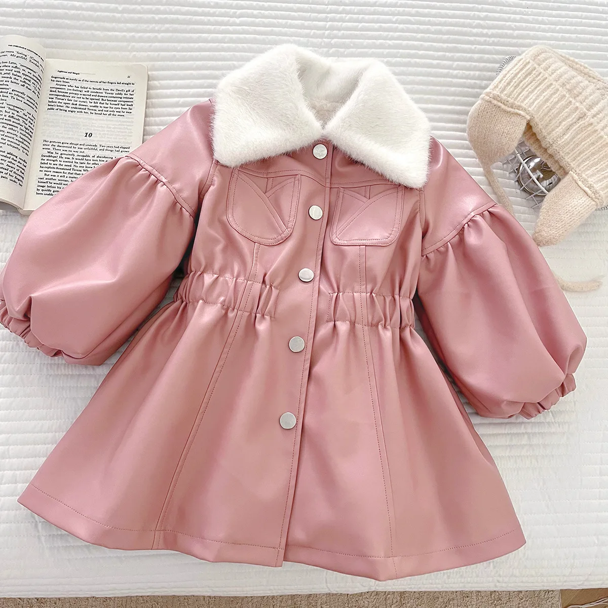 Кожаные пальто для девочек, зима 2025 г., детские плотные бархатные платья, топы, парки для маленьких девочек, верхняя одежда, детские теплые куртки, От 7 до 8 лет
Кожаные пальто для девочек, зима 2025 г., детские плотные бархатные платья, топы, парки для маленьких девочек, верхняя одежда, детские теплые куртки, От 7 до 8 лет