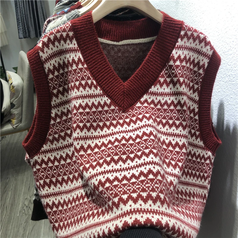 New V-Neck Knitted Women Sweater Vest Sleeveless Striped Knit Sweater Vest Women Tops Outerwears Sweaters Sueters De Mujer Q1671
New V-Neck Knitted Women Sweater Vest Sleeveless Striped Knit Sweater Vest Women Tops Outerwears Sweaters Sueters De Mujer Q1671
