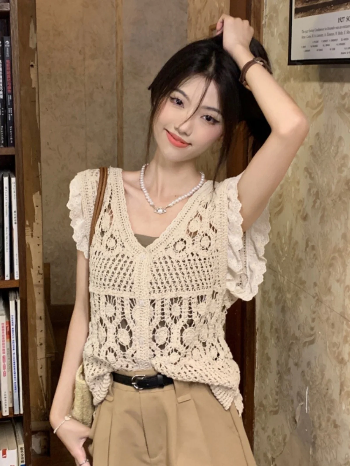 Женский летний вязаный топ из ледяного шелка с ажурным цветочным узором, без бретелек, с прямым кроем и рукавами-крылышками
Женский летний вязаный топ из ледяного шелка с ажурным цветочным узором, без бретелек, с прямым кроем и рукавами-крылышками