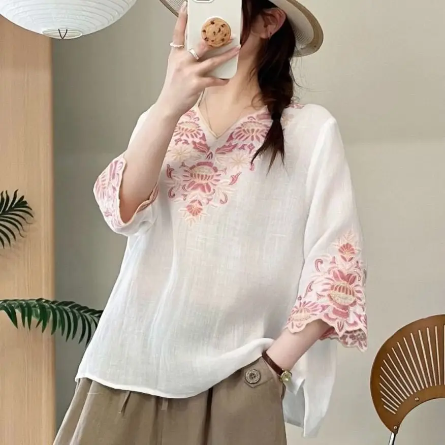 Large Size Women's T-Shirt Ethnic Style Embroidered V-Neck Pullover Belly Covering Summer New Arrival Base Shirt
Large Size Women's T-Shirt Ethnic Style Embroidered V-Neck Pullover Belly Covering Summer New Arrival Base Shirt
