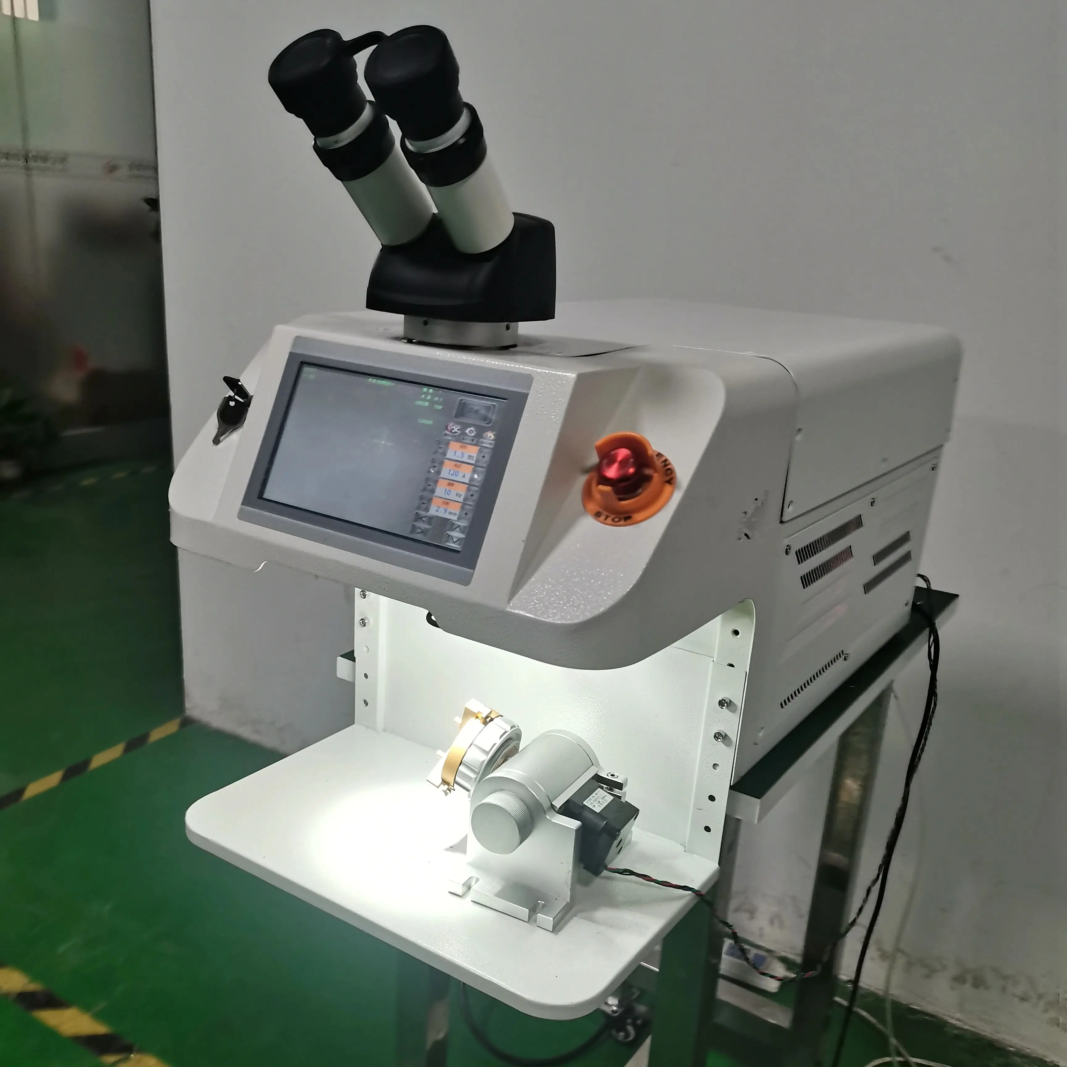 150W Laser Welder Big Screen with Built-in CCD ND YAG Spot Jewelry Precision Welding Machine for Metalworking
150W Laser Welder Big Screen with Built-in CCD ND YAG Spot Jewelry Precision Welding Machine for Metalworking