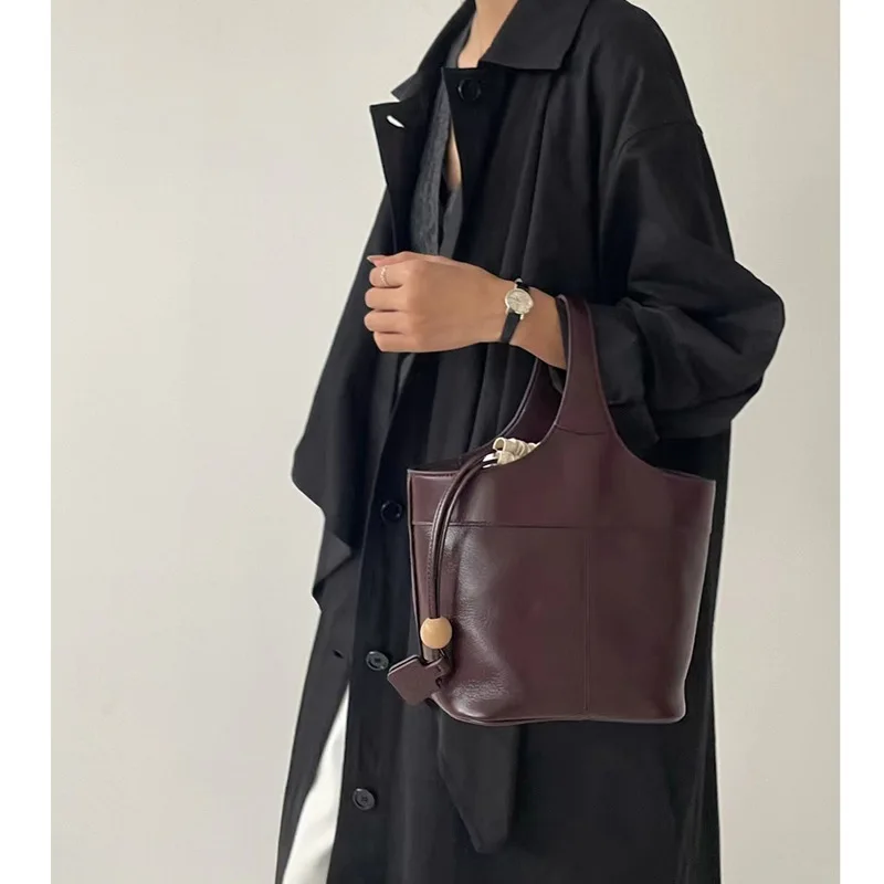 New Crossbody Bucket Bag Premium Niche Leather Women's Simple Shoulder Bag Women's Small Handbag
New Crossbody Bucket Bag Premium Niche Leather Women's Simple Shoulder Bag Women's Small Handbag