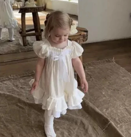 Girls Short Sleeved Dress 2026 Summer New Cotton and Linen British Patchwork Casual Palace Style Bubble Sleeve Dress
Girls Short Sleeved Dress 2026 Summer New Cotton and Linen British Patchwork Casual Palace Style Bubble Sleeve Dress