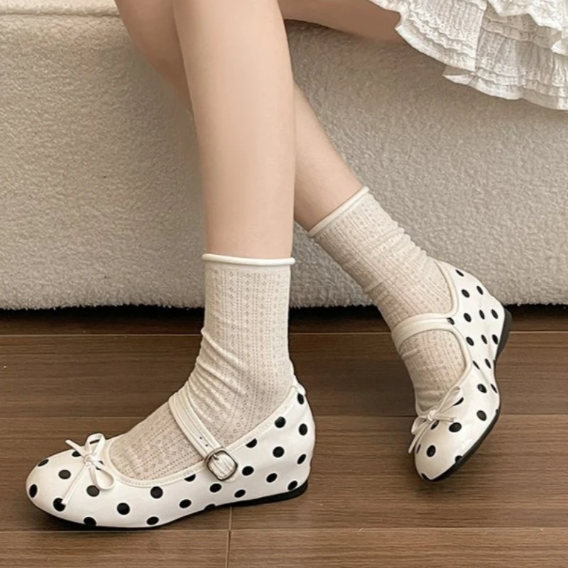 Sweet Girl Gentle Style Round Polka Dot Flats for Women 2026 Spring New Bow
Sweet Girl Gentle Style Round Polka Dot Flats for Women 2026 Spring New Bow