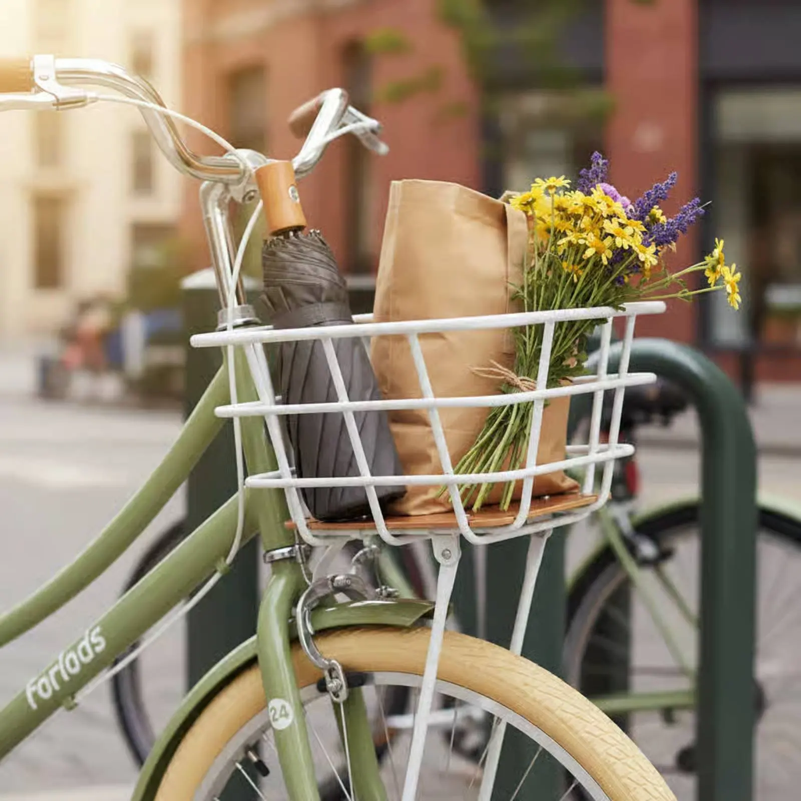 Retro Bike Basket Vintage Design Front Bike Basket Easy to Install Long-Lasting for Commuting
Retro Bike Basket Vintage Design Front Bike Basket Easy to Install Long-Lasting for Commuting
