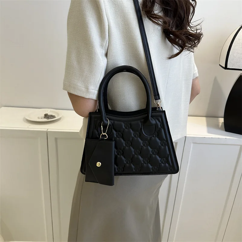 2025 New All Season Square Bag Women Pressed Pattern Design Crossbody Bags Minimalist Fashion Hand Carry Feature Shoulder Bag
2025 New All Season Square Bag Women Pressed Pattern Design Crossbody Bags Minimalist Fashion Hand Carry Feature Shoulder Bag