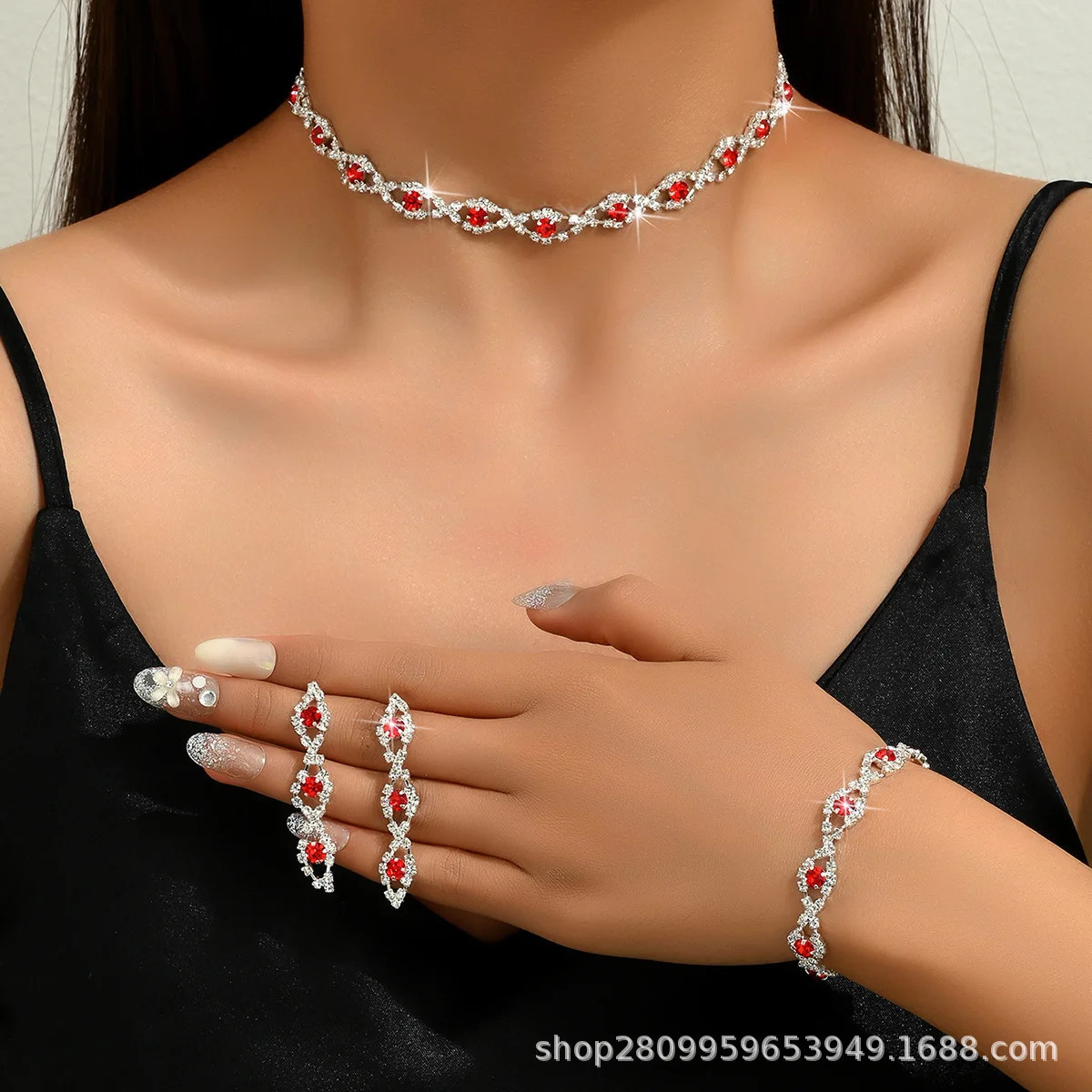Claw Chain Water Diamond Three Piece Set Neck Chain Earrings Bracelet Set
Claw Chain Water Diamond Three Piece Set Neck Chain Earrings Bracelet Set
