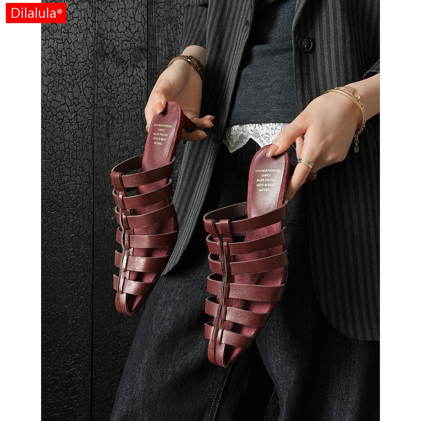 Dilalula 2026 Fashion Cow Leather Slippers Women Narrow Band Low Heels Covered Toe Mules Female Summer Dress Shoes Party Dating
Dilalula 2026 Fashion Cow Leather Slippers Women Narrow Band Low Heels Covered Toe Mules Female Summer Dress Shoes Party Dating