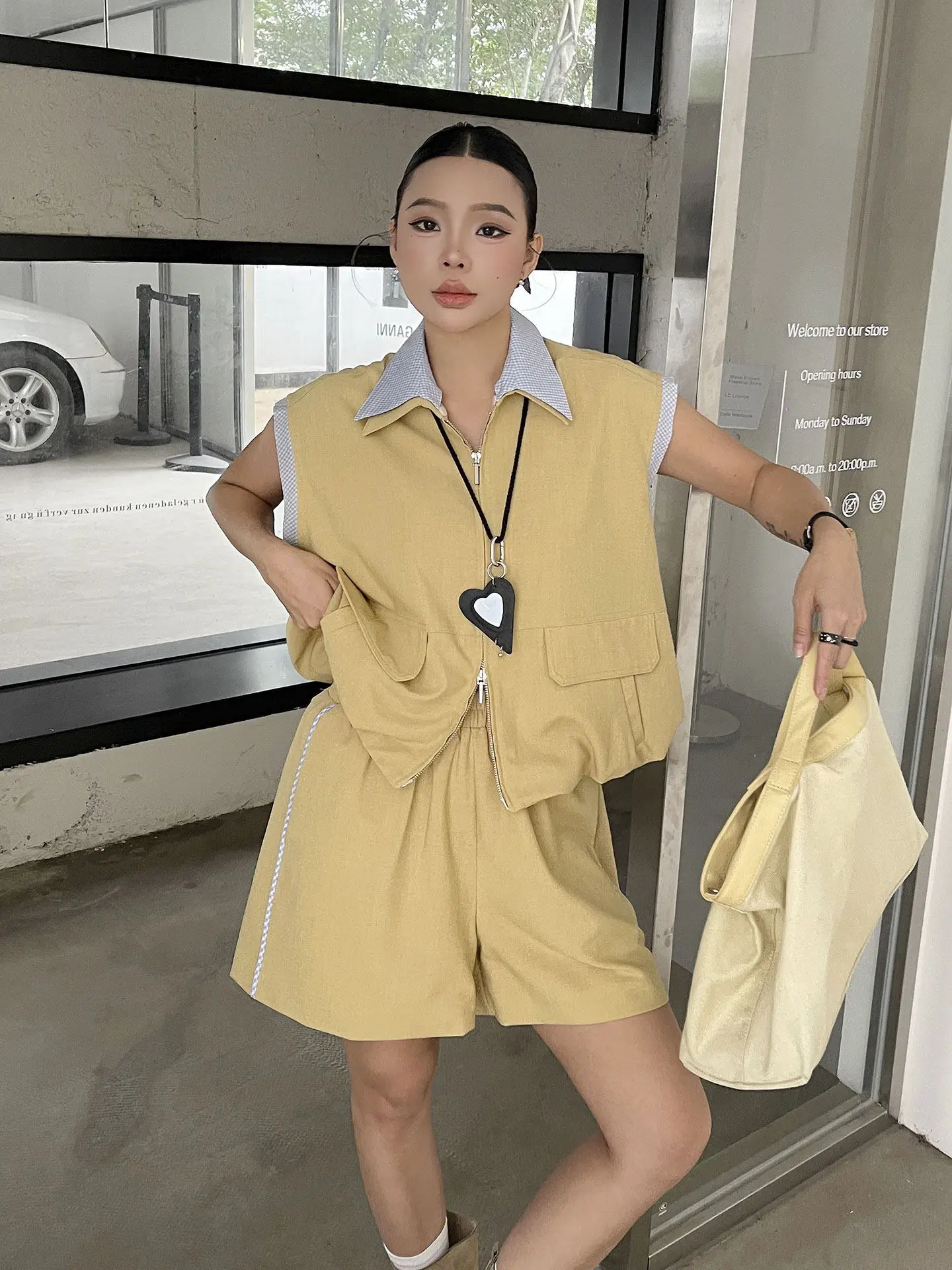 Summer Plaid Khaki Colorblock Collar Workwear Vest Set Women Loose Sleeveless Top High Waist Shorts Two-Piece Chic Outfit
Summer Plaid Khaki Colorblock Collar Workwear Vest Set Women Loose Sleeveless Top High Waist Shorts Two-Piece Chic Outfit