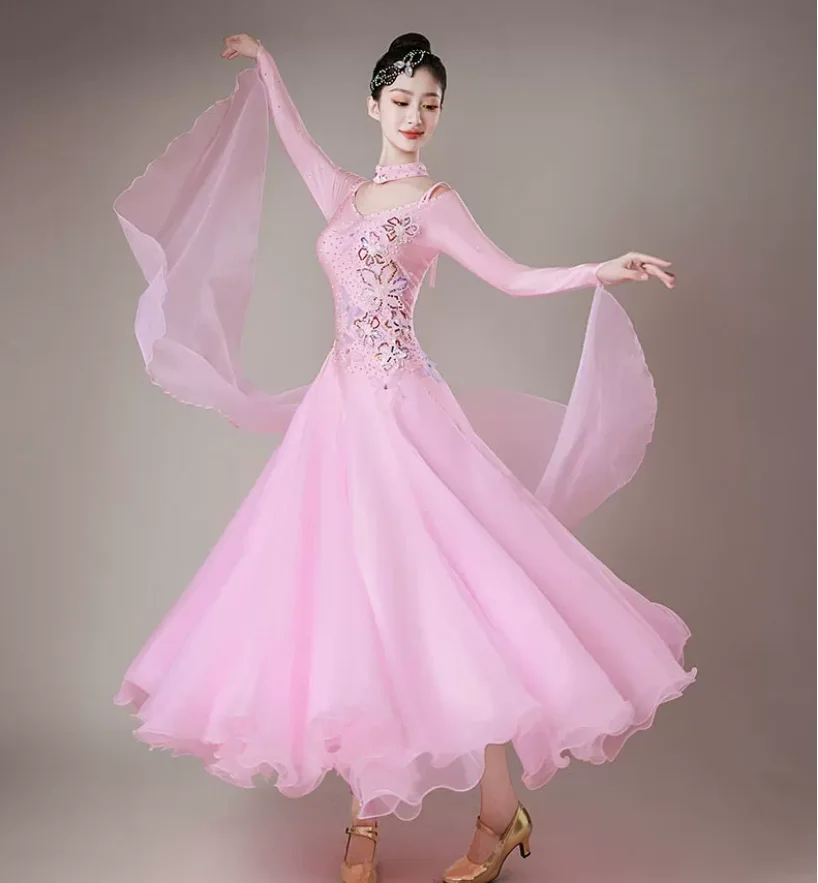 New Embroidered Butterfly Diamond Set Modern Dance Dress Waltz Competition Dress
New Embroidered Butterfly Diamond Set Modern Dance Dress Waltz Competition Dress