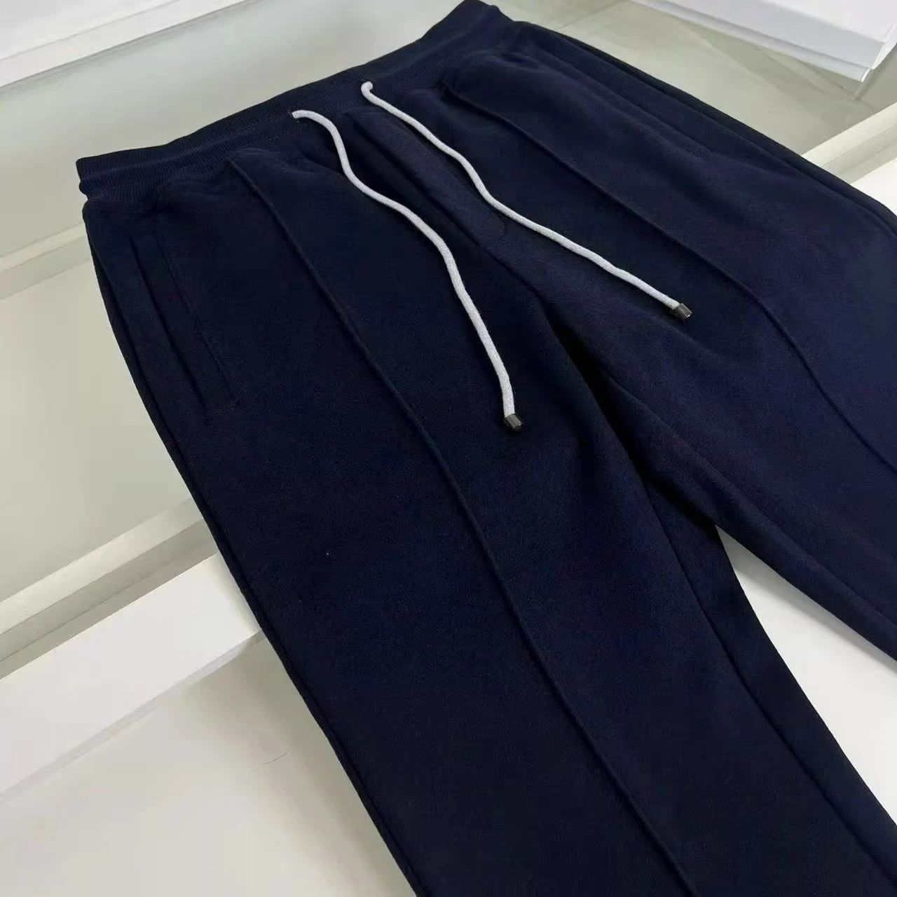 Italy BC autumn and winter new fashion old money style casual straight sweatpants men's business trousers sweatpants 
Italy BC autumn and winter new fashion old money style casual straight sweatpants men's business trousers sweatpants