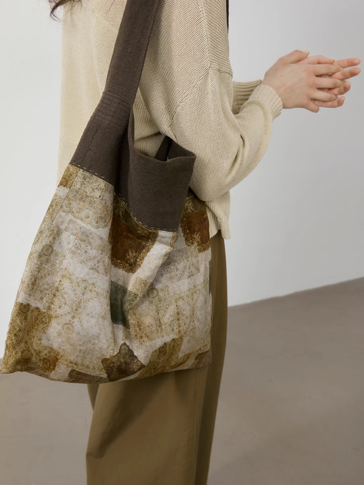 Original Design Soft Shoulder Linen Fabric Bag Retro Commuter Underarm Bag Square Shape Geometric Pattern Women's Bag
Original Design Soft Shoulder Linen Fabric Bag Retro Commuter Underarm Bag Square Shape Geometric Pattern Women's Bag