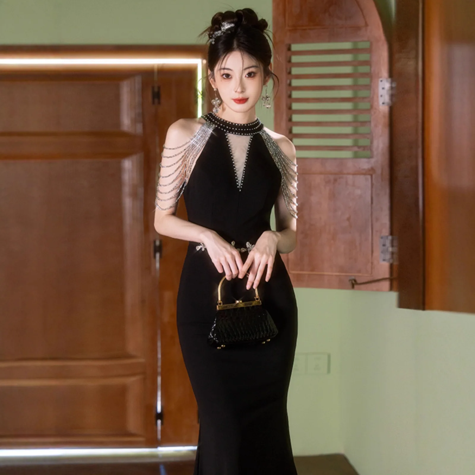 Черное вечернее платье для женщин, легкие роскошные вечерние платья с подвесным вырезом и кисточками «рыбий хвост», новые летние сексуальные облегающие длинные платья
Черное вечернее платье для женщин, легкие роскошные вечерние платья с подвесным вырезом и кисточками «рыбий хвост», новые летние сексуальные облегающие длинные платья