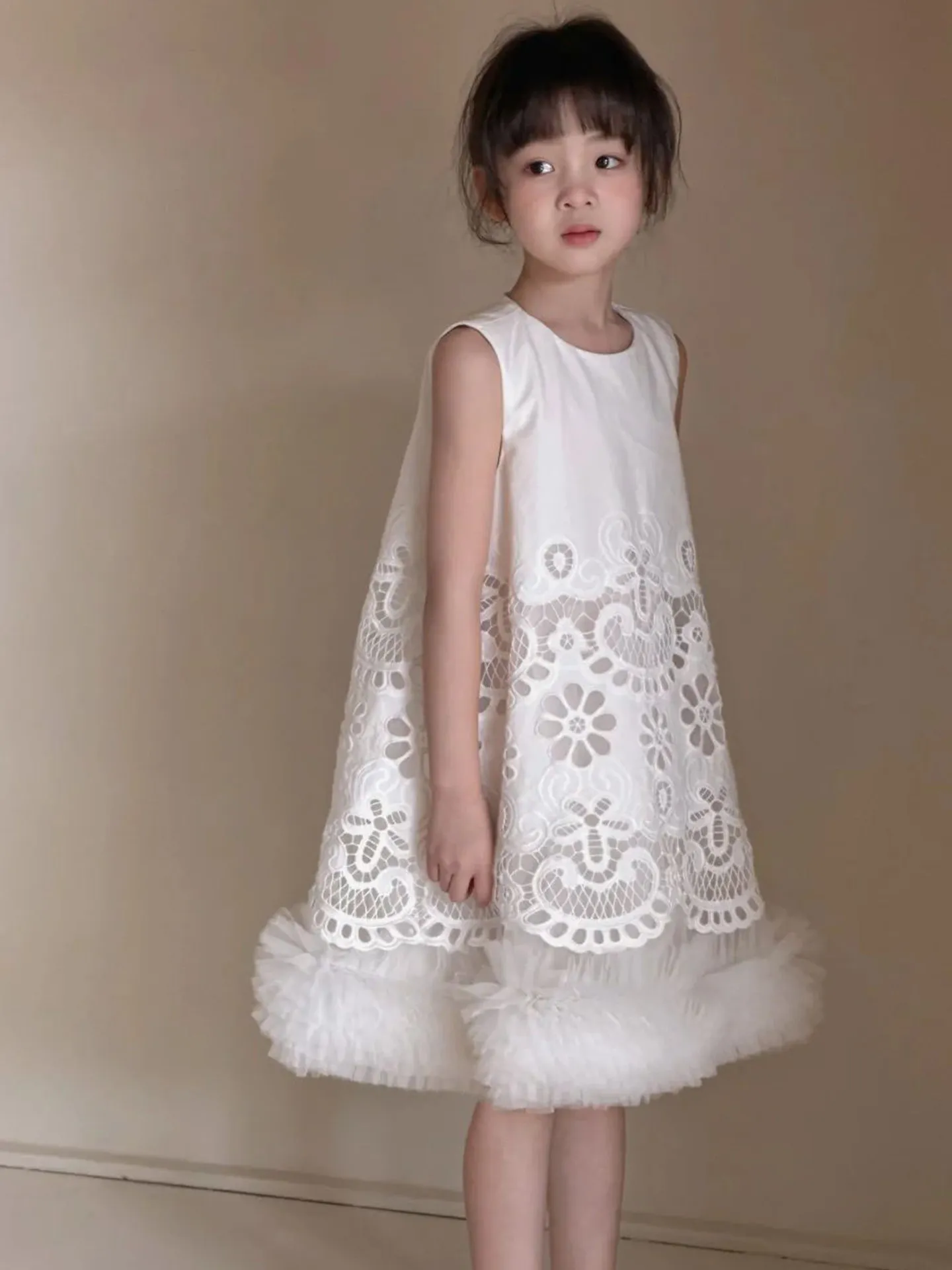 Girls Summer Dress Princess Vest Skirt Lightweight White Children's Clothing Casual Style Midi Skirt No Sleeve Floral Pattern
Girls Summer Dress Princess Vest Skirt Lightweight White Children's Clothing Casual Style Midi Skirt No Sleeve Floral Pattern