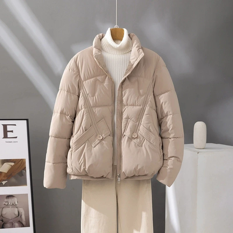 Women's 2025 New Short Fashionable Loose Stand Collar Warm Parkas Winter Lightweight Down Cotton Jacket
Women's 2025 New Short Fashionable Loose Stand Collar Warm Parkas Winter Lightweight Down Cotton Jacket