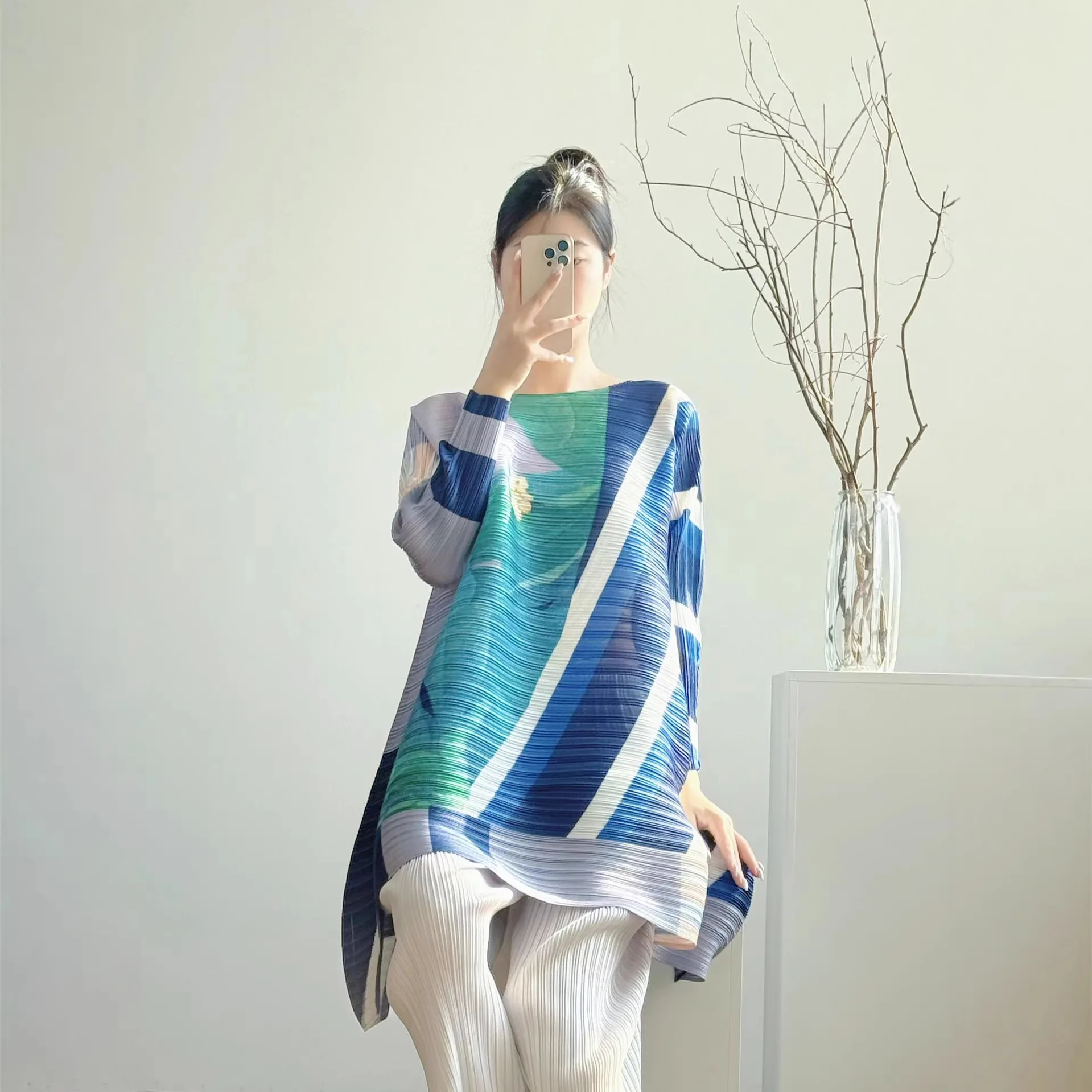 Футболка-блузка Miyake Folds 2026 весна-лето, Япония и Южная Корея, повседневная, элегантная, с длинным рукавом, тонкая, средней длины
Футболка-блузка Miyake Folds 2026 весна-лето, Япония и Южная Корея, повседневная, элегантная, с длинным рукавом, тонкая, средней длины