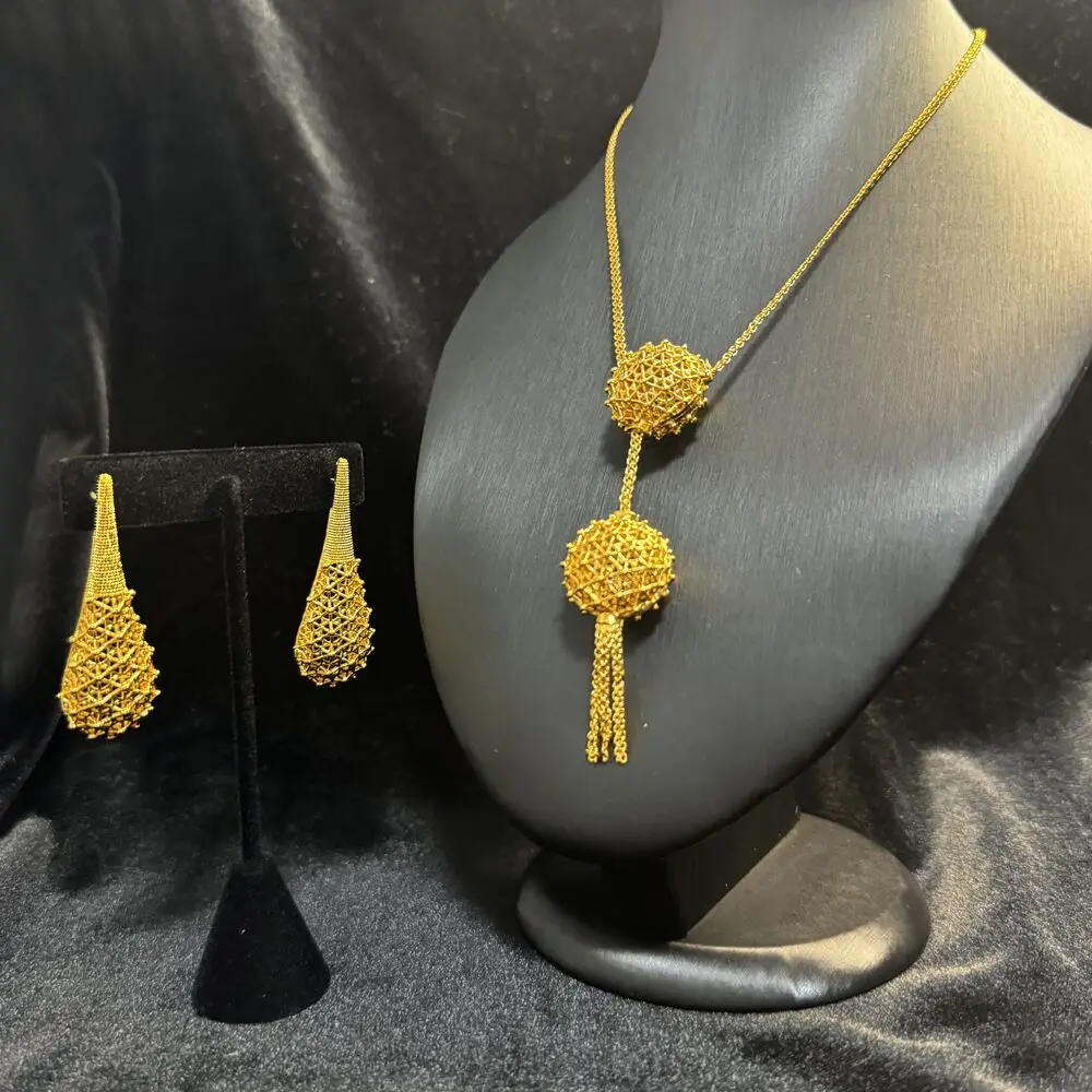 Дубай, американский новый сплав, позолоченное ожерелье, серьги, комплект ювелирных изделий для свадебной вечеринки, подарок для любовника YY10705
Дубай, американский новый сплав, позолоченное ожерелье, серьги, комплект ювелирных изделий для свадебной вечеринки, подарок для любовника YY10705