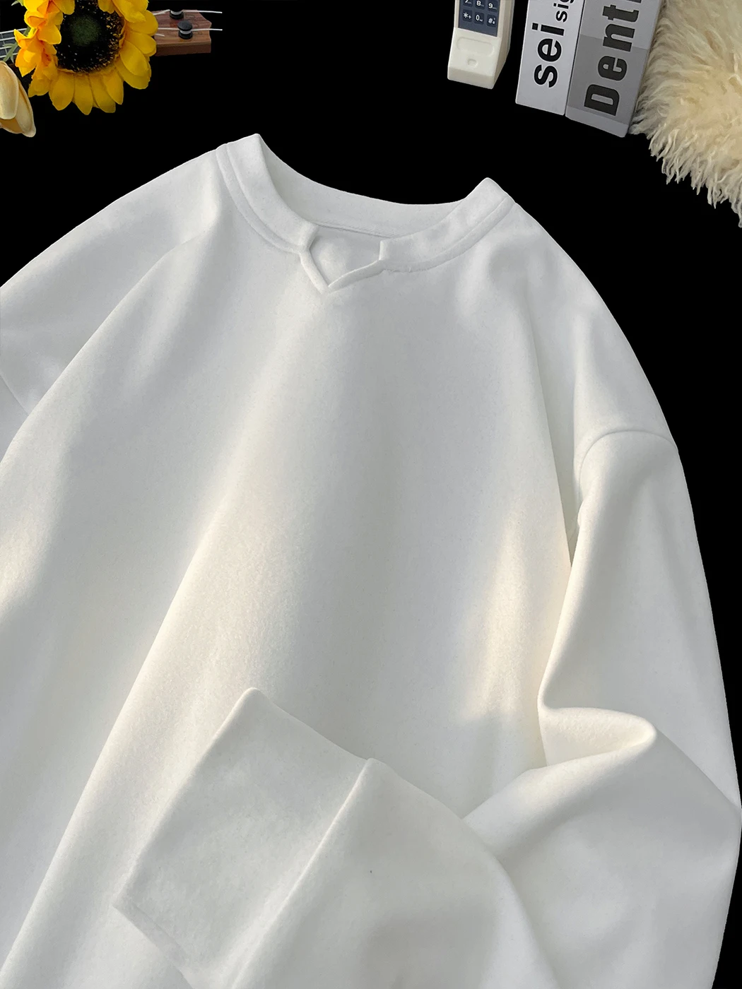 German Velvet Long Sve T-irt Men's Casual V-ne Autumn New Sle American Lazy Pure Color Loose Fit Versatile Base irt
German Velvet Long Sve T-irt Men's Casual V-ne Autumn New Sle American Lazy Pure Color Loose Fit Versatile Base irt