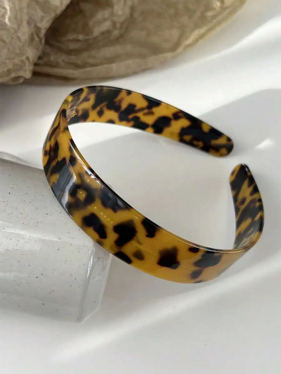 Womens Wide Acetate Leopard Print Headband High Crown French Classic Fashion Hair Accessory
Womens Wide Acetate Leopard Print Headband High Crown French Classic Fashion Hair Accessory