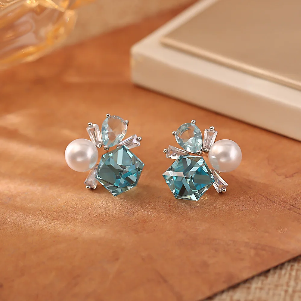 Fashionable and exquisite ultra-shiny blue three-dimensional sugar cube pearl earrings high-end earrings niche design earrings
Fashionable and exquisite ultra-shiny blue three-dimensional sugar cube pearl earrings high-end earrings niche design earrings