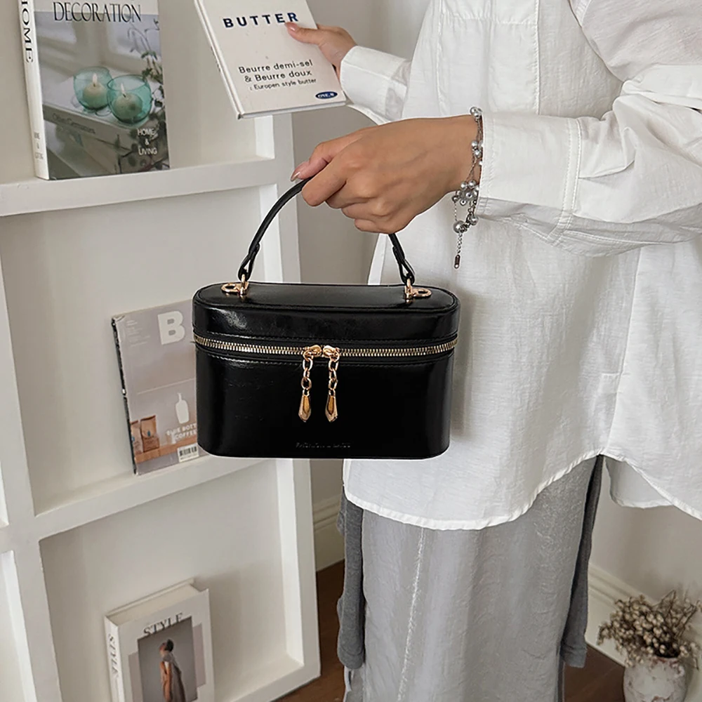 Box Shape Leather Crossbody Bag Women's 2026 Summer New Solid Color Zipper Shoulder Bags Daily Commute All-Match Handbags
Box Shape Leather Crossbody Bag Women's 2026 Summer New Solid Color Zipper Shoulder Bags Daily Commute All-Match Handbags