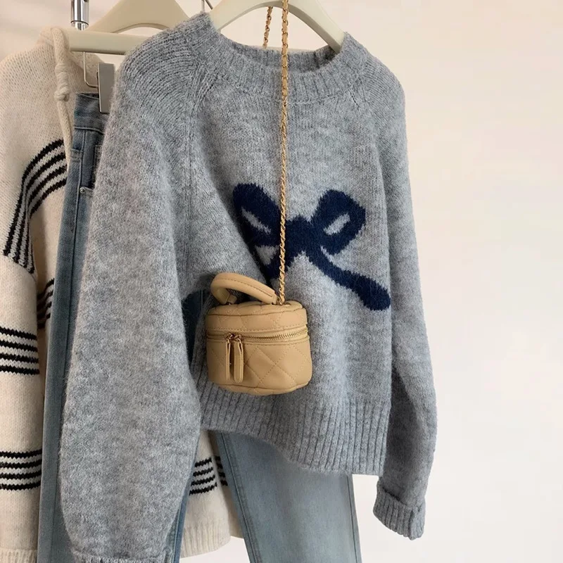 Sweet Gray Bow Round Neck Pullover Women Inner Wear Sweater 2024 Autumn And Winter New Small Soft Glutinous Base Knit Sweaters
Sweet Gray Bow Round Neck Pullover Women Inner Wear Sweater 2024 Autumn And Winter New Small Soft Glutinous Base Knit Sweaters