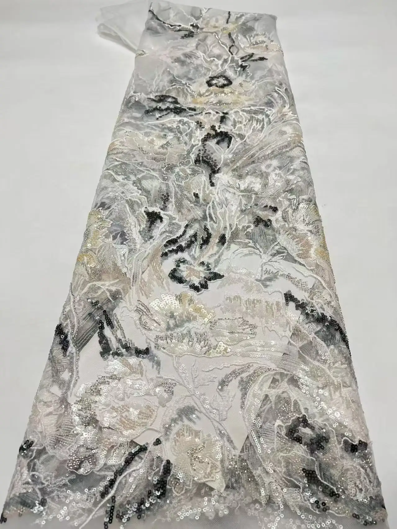 Luxury African Lace Fabric Multi-color Beaded Sequins Floral Embroidery High Quality Nigerian Lace for Women Banquet Dresses
Luxury African Lace Fabric Multi-color Beaded Sequins Floral Embroidery High Quality Nigerian Lace for Women Banquet Dresses