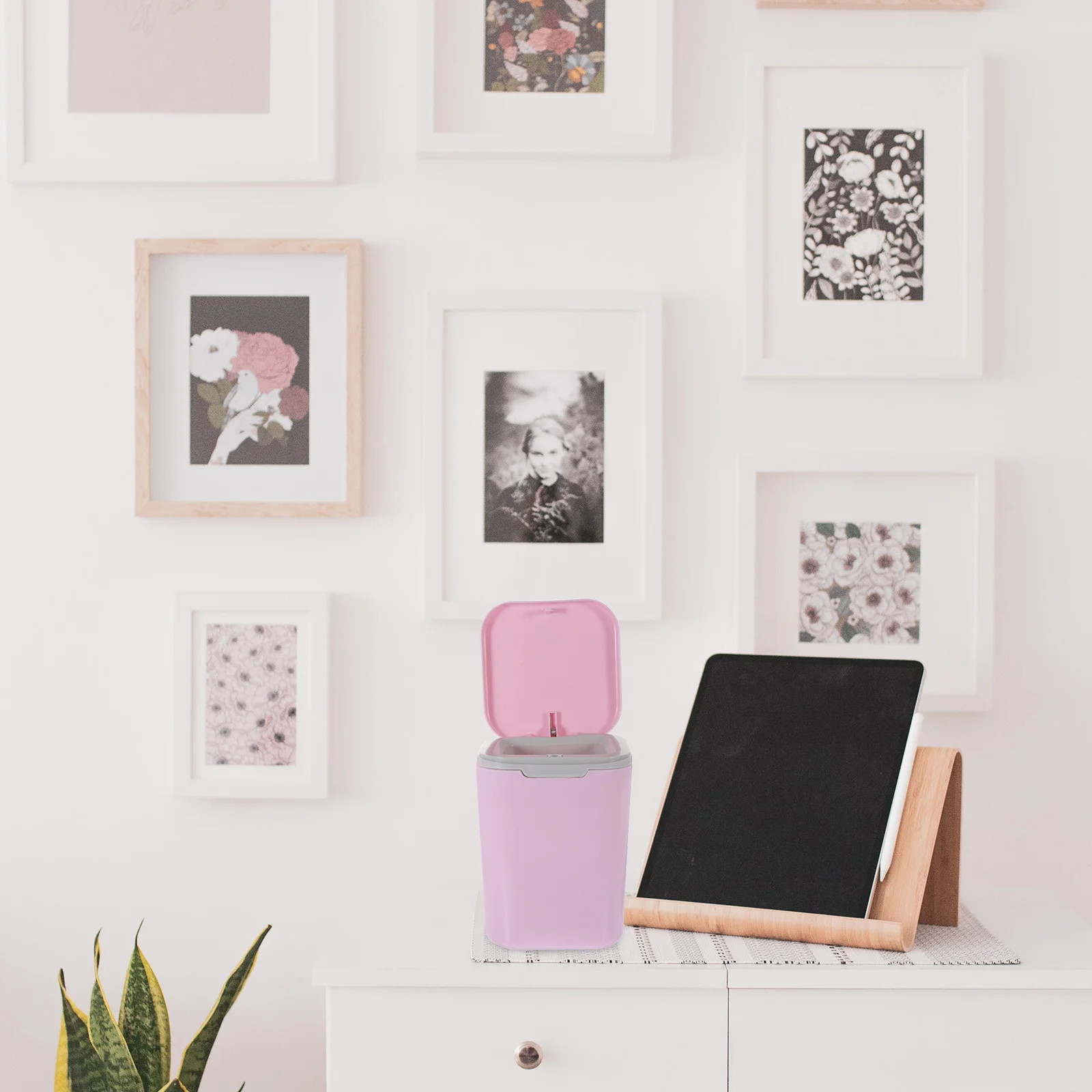 Small Mini Desktop Trash Can Elegant Portable Garbage Bin for Office Tabletop Desk Waste Basket Small Desk Trash Can
Small Mini Desktop Trash Can Elegant Portable Garbage Bin for Office Tabletop Desk Waste Basket Small Desk Trash Can