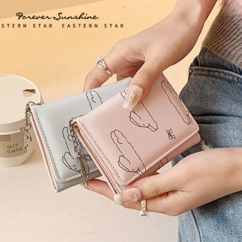 Элегантный тройной кошелек с бантом и кроликом для женщин, чехол для карт с несколькими слотами, простой женский студенческий кошелек Billetera Cartera Mujer
Элегантный тройной кошелек с бантом и кроликом для женщин, чехол для карт с несколькими слотами, простой женский студенческий кошелек Billetera Cartera Mujer